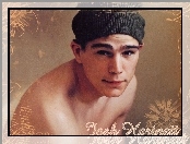 Josh Hartnett, czapeczka