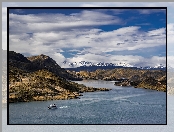 Chile, Jezioro Lake Pehoe, Jacht, Park Narodowy Torres del Paine, Góry Cordillera del Paine