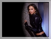 Jessica Alba, kurteczka, czarna, skórzana