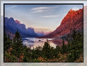 Jezioro Saint Mary Lake, Stan Montana, Stany Zjednoczone, Drzewa, Park Narodowy Glacier, Góry