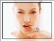 Angelina Jolie, pierścień