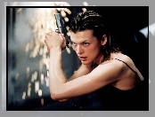 Milla Jovovich, Pistolet