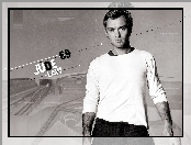 Jude Law, biała koszulka