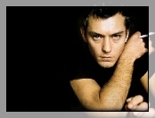 Jude Law, twarz, ręka