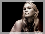 Julia Stiles, buzia, blondynka