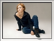 Julia Stiles, naszyjnik, sweter