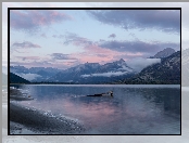 Opadająca, Park Narodowy Jasper, Jezioro, Wschód słońca, Jasper Lake, Kanada, Mgła, Góry