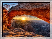 Świt, Stany Zjednoczone, Stan Utah, Park Narodowy Canyonlands, Kanion