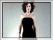 Kathleen Robertson, Czarna, Suknia