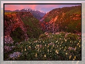 Zachód słońca, Kazachstan, Rezerwat przyrody Aksu-Zhabagly, Kanion rzeki Aksu, Góry
