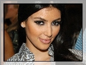Kim Kardashian, Kobieta, usta