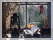 Kompozycja, Lampa naftowa, Okno, Książka