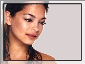 Kristin Kreuk, Buzia