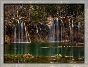 Jezioro Hanging Lake, Stan Kolorado, Stany Zjednoczone, Drzewa, Glenwood Canyon, Wodospady