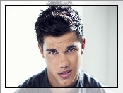 Taylor Lautner, Spojrzenie