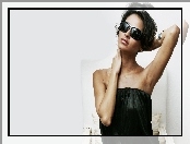 Leila Ben Khalifa, Ciemne, Okulary