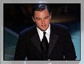 Leonardo DiCaprio, czarny garnitur