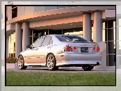 Srebrny, Lexus IS