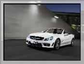 Mercedes Benz SL63, AMG