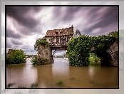 Mostu, Rzeka, Dom, Na, Ruinach