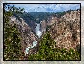 Stan Wyoming, Drzewa, Wodospad, Park Narodowy Yellowstone, Upper Yellowstone River Falls, Górny, Góry, Rzeka Yellowstone, Drzewa, Stany Zjednoczone
