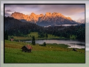 Lasy, Góry Karwendel, Chmury, Drzewa, Niemcy, Jezioro Geroldsee, Bawaria, Domy, Miejscowość Krun