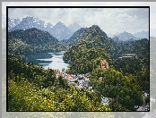 Zamek Hohenschwangau, Góry, Chmury, Miasteczko, Niemcy, Jezioro Alpsee, Bawaria, Las, Gmina Schwangau