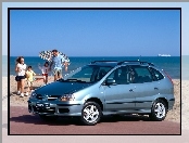 Nissan Almera Tino, Plaża