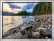 Park prowincjonalny Sasquatch, Drzewa, Promienie słońca, Kolumbia Brytyjska, Kanada, Kamienie, Jezioro Harrison Lake