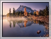 Park Narodowy Banff, Mostek, Two Jack Lake, Góra Mount Rundle, Kanada, Drzewa, Mgła, Jezioro, Alberta, Odbicie, Las