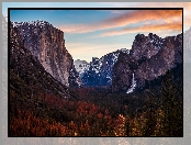 Park Narodowy Yosemite, Stan Kalifornia, Stany Zjednoczone, Góry, Drzewa, Dolina Yosemite Valley, Jesień