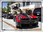 Pagani, Parking, Budynek