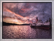 Parowiec PS Maid of the Loch, Szkocja, Jezioro Loch Lomond, Zachód słońca, Statek