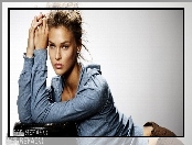 Bar Rafaeli, Spojrzenie