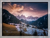 Santa Maddalena, Włochy, Dolina Val di Funes, Góry, Domy, Wieś, Lasy, Dolomity, Zima