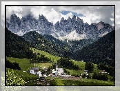 Kościół, Wieś Santa Maddalena, Dolina Val di Funes, Dolomity, Włochy, Góry