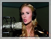 Anna Semenovich, Mikrofon