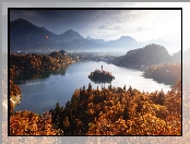 Jesień, Chmury, Jezioro Bled, Słowenia, Wyspa Blejski Otok, Kościół Wniebowzięcia Marii Panny, Góry, Drzewa