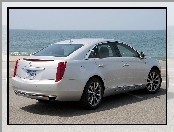 Srebrny, Cadillac XTS, Morze