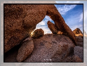 Park Narodowy Joshua Tree, Stan Kalifornia, Skały, Stany Zjednoczone, Niebo, Promienie słońca, Formacja Arch Rock