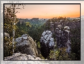 Góry Połabskie, Park Narodowy Saskiej Szwajcarii, Niemcy, Skały, Bastei, Drzewa, Zachód słońca