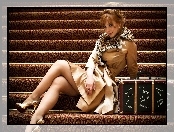 Vica Kerekes, Płaszcz, Nogi, Szpilki