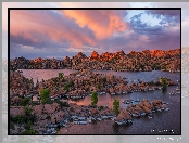 Watson Lake, Drzewa, Stany Zjednoczone, Chmury, Skały, Jezioro, Arizona