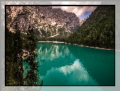 Jezioro Pragser Wildsee, Góry, Świerki, Lago di Braies, Włochy, Dolomity, Południowy Tyrol, Drzewa, Łódka
