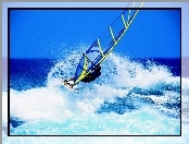 Windsurfing, żółto niebieski żagiel