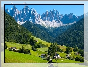 Dolina Val di Funes, W�ochy, Lasy, Wie� Santa Maddalena, Ko�ci�, Dolomity, Domy, G�ry, Drzewa
