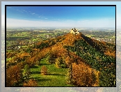 Góra Hohenzollern, Badenia-Wirtembergia, Niemcy, Zamek Hohenzollern, Drzewa, Jesień, Wzgórze