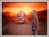 Autobus, Zachód słońca, Góry, Blondynka, Droga, Kobieta