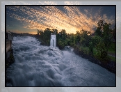 Norwegia, Zachód słońca, Wodospad Hensfossen, Drzewa, Honefoss