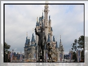 Disney, Zamek, Pomnik
